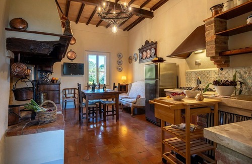 Monticchiello Apartment | Beautiful apartment for 4 people with A/C, WIFI and TV, close to Montepulciano