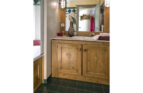 Le Lavachet Apartment | Beautiful apartment for 6 guests with pool, hot tub, WIFI, TV, terrace, pets allowed and parking