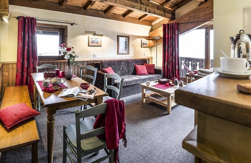 Le Lavachet Apartment | Beautiful apartment for 6 guests with pool, hot tub, WIFI, TV, terrace, pets allowed and parking