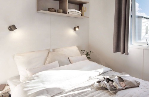 Soerendonk House | Beautiful apartment in villa for 6 guests with pool, TV, terrace, pets allowed and parking