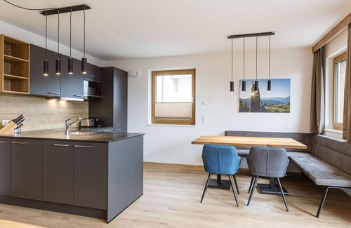 Paß Thurn Apartment | Beautiful apartment for 6 guests with pool, WIFI, TV and balcony