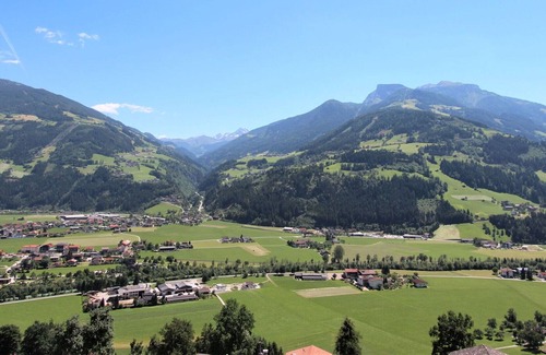 Zillertal Apartment | Beautiful apartment for 6 guests with WIFI, TV, patio and parking
