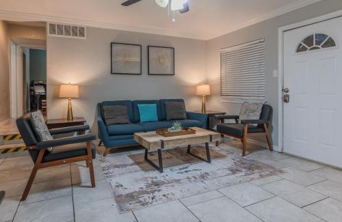Mahncke Park Apartment | Beautiful Apartment At The Botanical Gardens #1