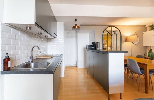 Chartrons Apartment | Beautiful apartment beautifully decorated for 4 on the Quays of Bordeaux