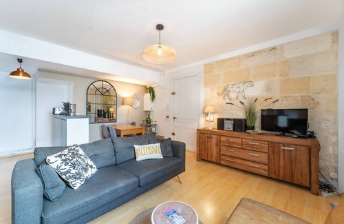 Chartrons Apartment | Beautiful apartment beautifully decorated for 4 on the Quays of Bordeaux