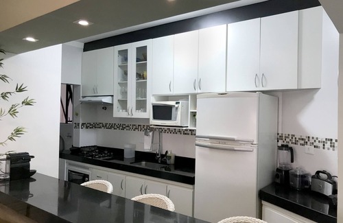 Jardim Tejereba Apartment | BEAUTIFUL APARTMENT-ENSEADA GUARUJÁ-COND FACING THE SEA-3 BEDROOMS-2 SUITES-AIR-2 GARAGES-POOL