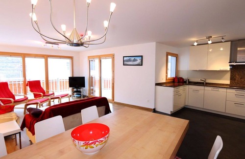 Saas-Fee Apartment | Beautiful apartment for 6 guests with WIFI, TV and balcony