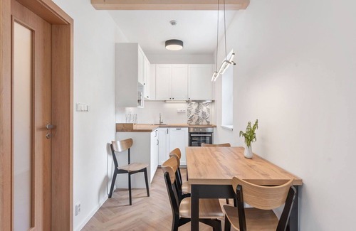 Hrensko Apartment | Beautiful apartment for 8 people with WIFI, TV, patio, pets allowed and parking