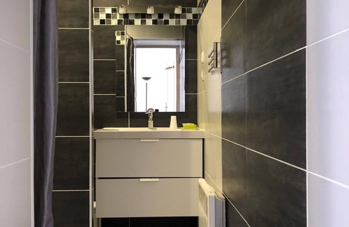 Villejuif Apartment | Beautiful apartment for 5 people with terrace