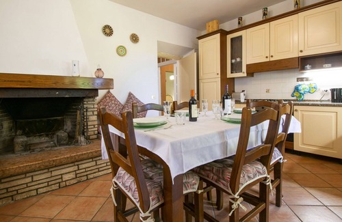 Giugnano Apartment | Beautiful apartment for 10 guests with WIFI, private pool, TV, patio, pets allowed and parking