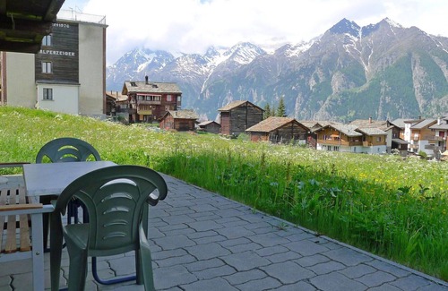 Graechen Apartment | Beautiful apartment for 3 guests with TV, patio, pets allowed and panoramic view