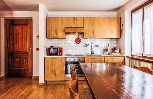 Sant'Antonio di Mavignola Apartment | Beautiful apartment for 6 guests with TV and balcony