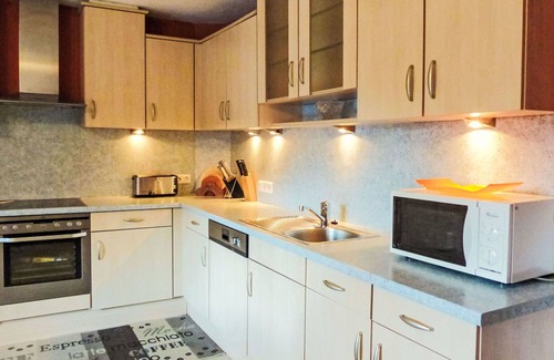 Oetz Apartment | Beautiful apartment for 8 guests with WIFI, TV, balcony, pets allowed and parking
