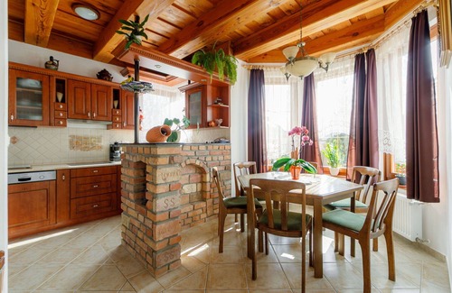 Fonyodliget Apartment | Beautiful apartment for 6 people with WIFI, A/C, TV, patio and parking