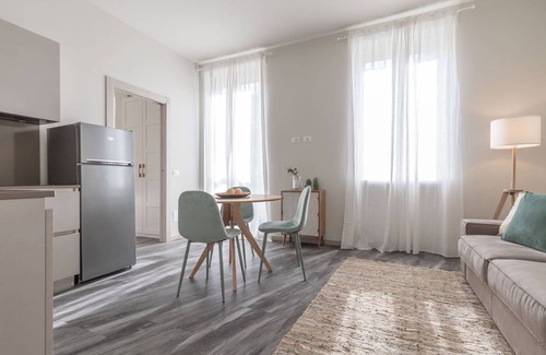 Pavia Apartment | Beautiful apartment for 4 guests with WIFI, A/C, TV, balcony and panoramic view