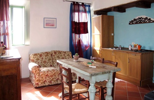 Granarola Apartment | Beautiful apartment for 2 people with WIFI, pool, A/C, TV, patio, pets allowed and panoramic view