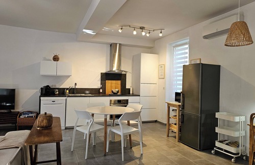 Eygalieres Apartment | Beautiful Apartment With Terrace