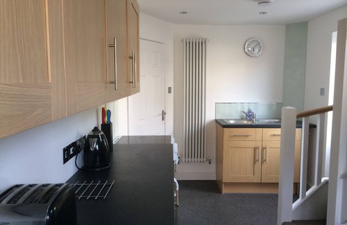 St Austell Apartment | Beautiful Apartment for 2 with balcony. Near to Eden, Heligan & the coast.