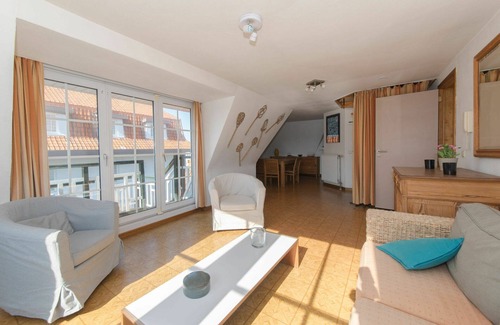 De Haan Villa | Beautiful apartment in villa for 6 guests with WIFI, TV, balcony, pets allowed and parking