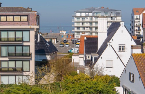 De Haan Villa | Beautiful apartment in villa for 6 guests with WIFI, TV, balcony, pets allowed and parking