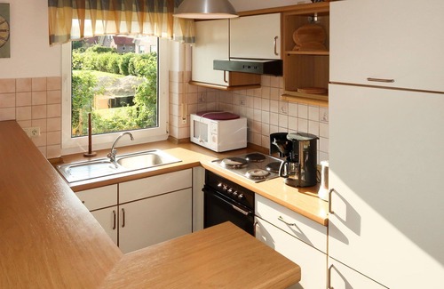 Ditzumerverlaat House | Beautiful apartment in villa for 8 guests with WIFI, TV, terrace and pets allowed