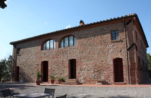 Peccioli Villa | Beautiful apartment in villa for 3 guests with pool, WIFI, panoramic view and parking
