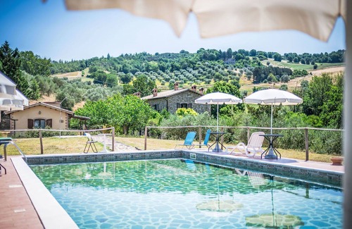 Lidarno Villa | Beautiful apartment in villa for 6 guests with WIFI, pool, TV, patio, pets allowed and parking