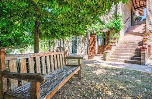 Lidarno Villa | Beautiful apartment in villa for 6 guests with WIFI, pool, TV, patio, pets allowed and parking