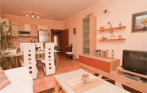 Porec Apartment | Beautiful Apartment In Porec With Wifi