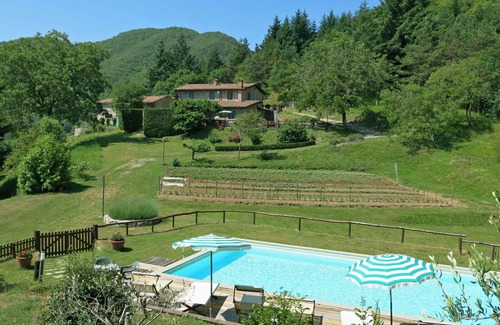 Molazzana Villa | Beautiful apartment in villa for 4 people with WIFI, pool, TV, terrace and parking