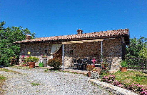 Molazzana Villa | Beautiful apartment in villa for 4 people with WIFI, pool, TV, terrace and parking
