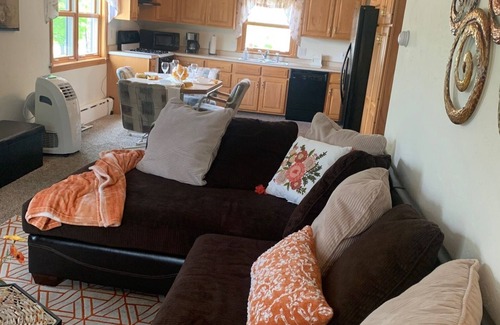 Johnstown House | Beautiful Apartment, Lots of room, large sun deck, great relaxing location