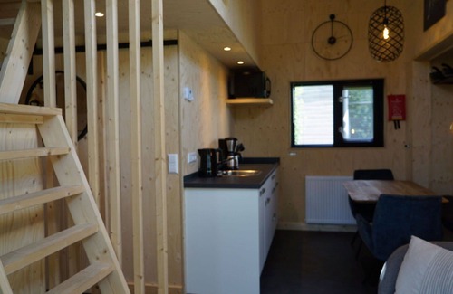 Vleteren House | Beautiful apartment in villa for 4 guests with WIFI, TV, terrace and parking