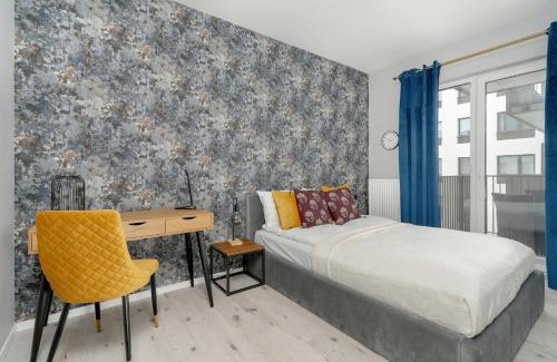 Nowe Miasto Apartment | Beautiful Apartment with Balcony & Free Garage by Noclegi Renters