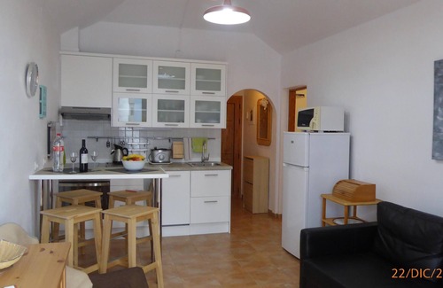 Los Cristianos Apartment | Beautiful apartment with sun all day and swimming pool climat./Free WIFI