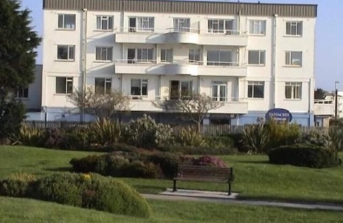 Sandbanks Apartment | Beautiful Apartment with a stunning location