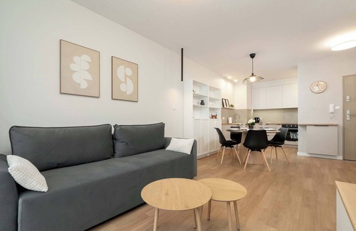 Nowe Miasto Apartment | Beautiful Apartment with Balcony by Noclegi Renters