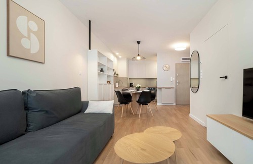 Nowe Miasto Apartment | Beautiful Apartment with Balcony by Noclegi Renters