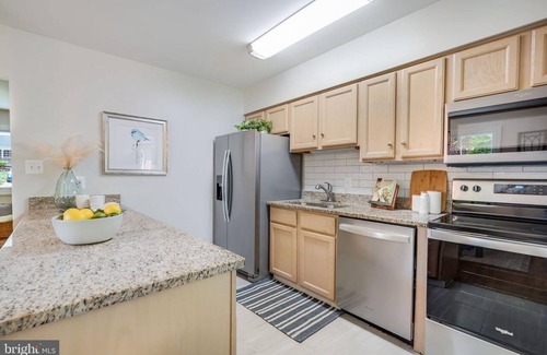 Woodbridge House | Beautiful Apt Renovated close to everything conveniently located single house