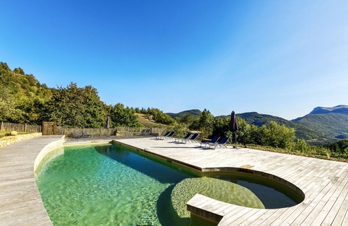 Teyssieres Cottage | Beautiful architect-designed house set in 200 ha of woods and lavender fields