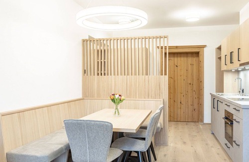 Reith bei Kitzbuehel Apartment | Beautiful apartment for 5 people with WIFI, hot tub, TV, balcony, pets allowed and parking