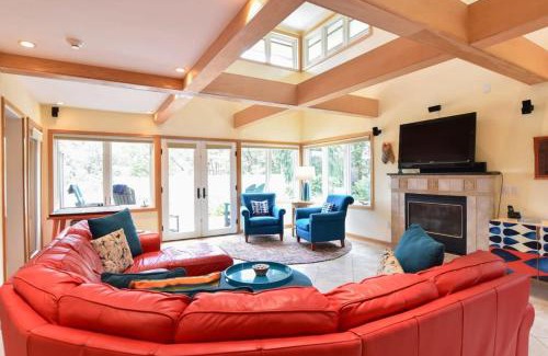 North Truro House | Beautiful backyard pool deeded beach rights