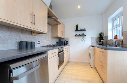 Montpellier House | Beautiful Bath Road Retreat with Log Burner