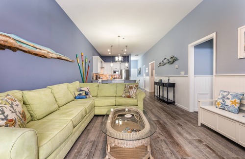 Heron Harbour Isle Condo | Beautiful, bay-view condo with pools, balcony, beach gear, AC, & fireplace
