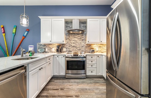 Heron Harbour Isle Condo | Beautiful, bay-view condo with pools, balcony, beach gear, AC, & fireplace