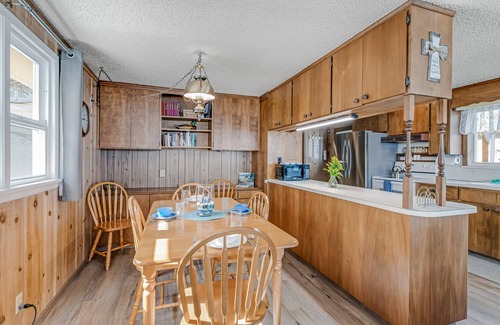 Camano Island House | Beautiful Bayfront House w/WiFi, Beach Access, Bay/Mountain Views, & Fireplace
