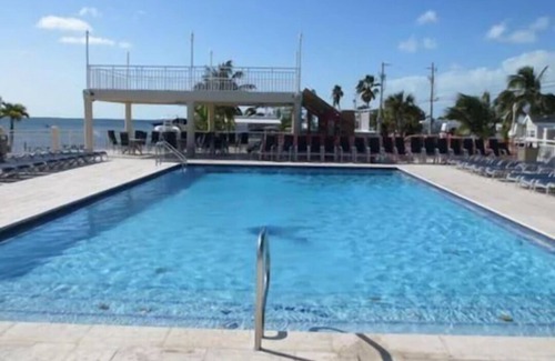 Key Largo RV Rental | Beautiful Bayfront Tropical Oasis