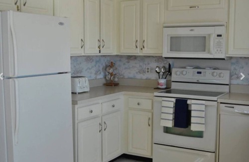 Indian Rocks Beach Apartment | Beautiful Beach Front Gulf Condo