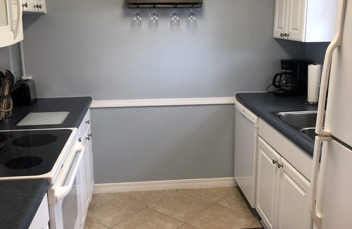 Sugar Beach House | *Beautiful Beach Getaway* 2 Bedroom/2.5 Bathroom Gulf Side Townhouse