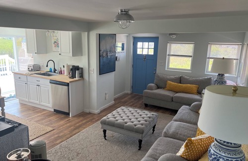 Hull House | Beautiful Beach House, Hull Sleeps 5